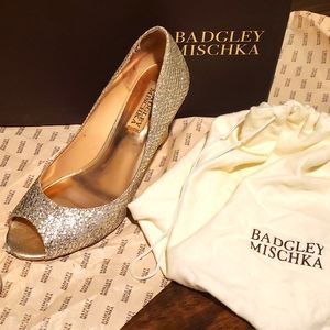 Badgley Mischka Awake PLTGLT Size 6.5 Wedges